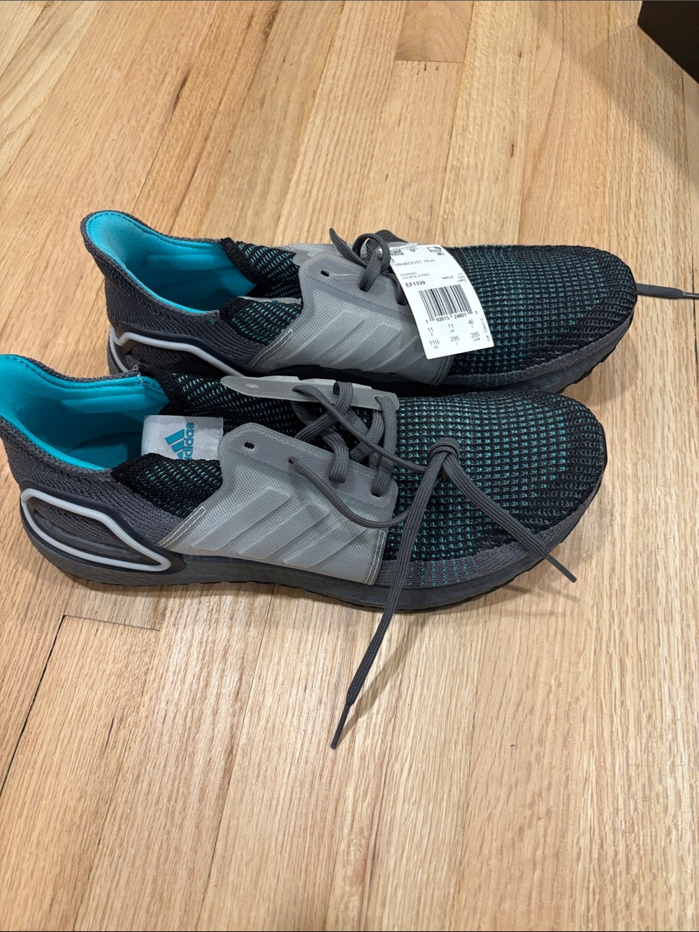 adidas Boost Men’s Black & Gray Sneakers with Teal Lining - Picture 2 of 2
